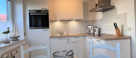 Fridge, oven, highchair