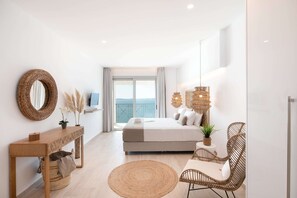 6 bedrooms, iron/ironing board, travel cot, free WiFi - 'Prestige Collection'  |  Contemporary Villa with sea views (Pirgi)