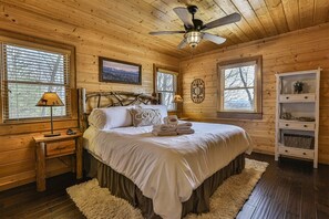 3 bedrooms, iron/ironing board, free WiFi, bed sheets - A Golden Retreat | Morganton, GA (Morganton)