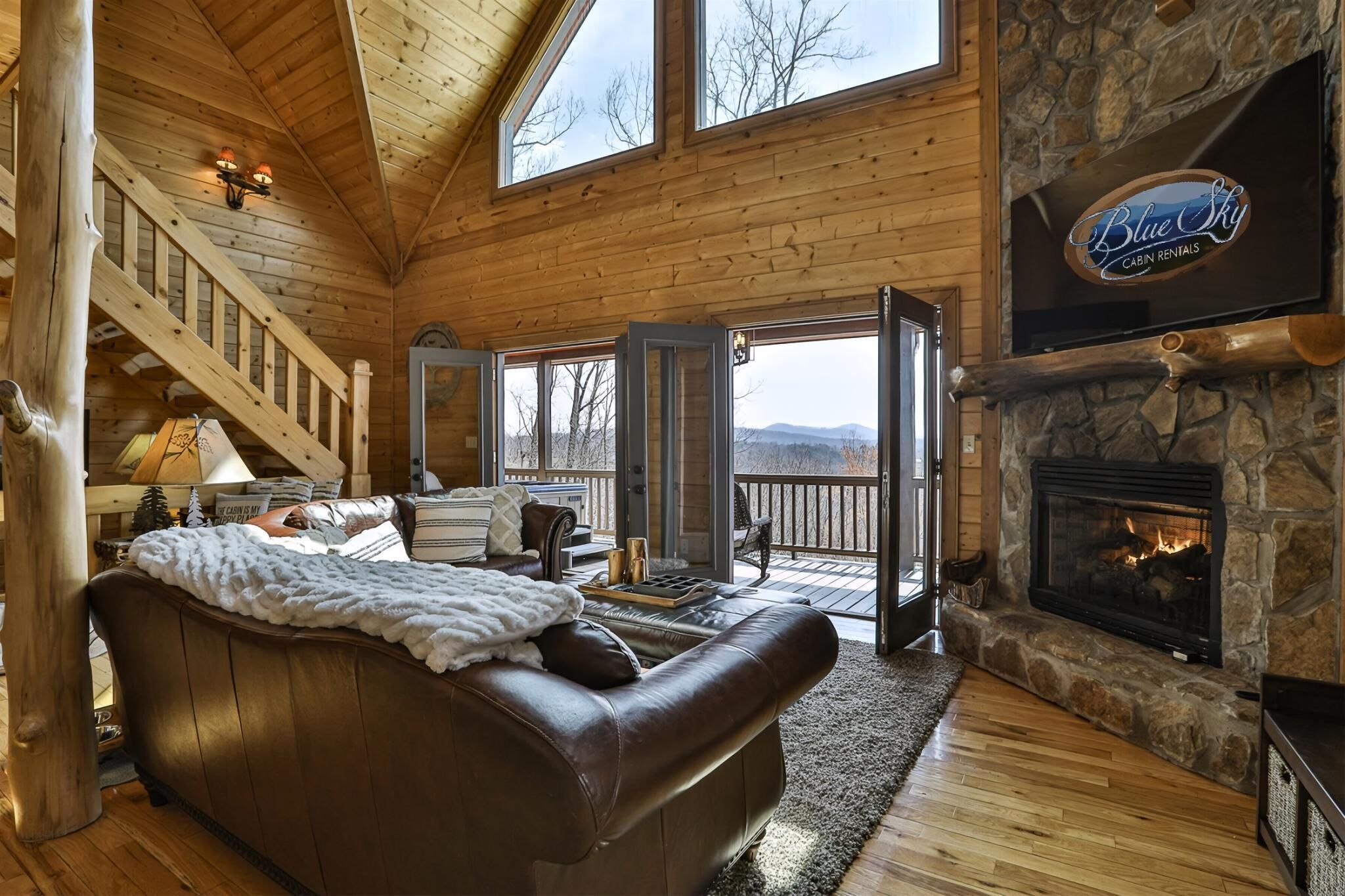 平面電視、壁爐