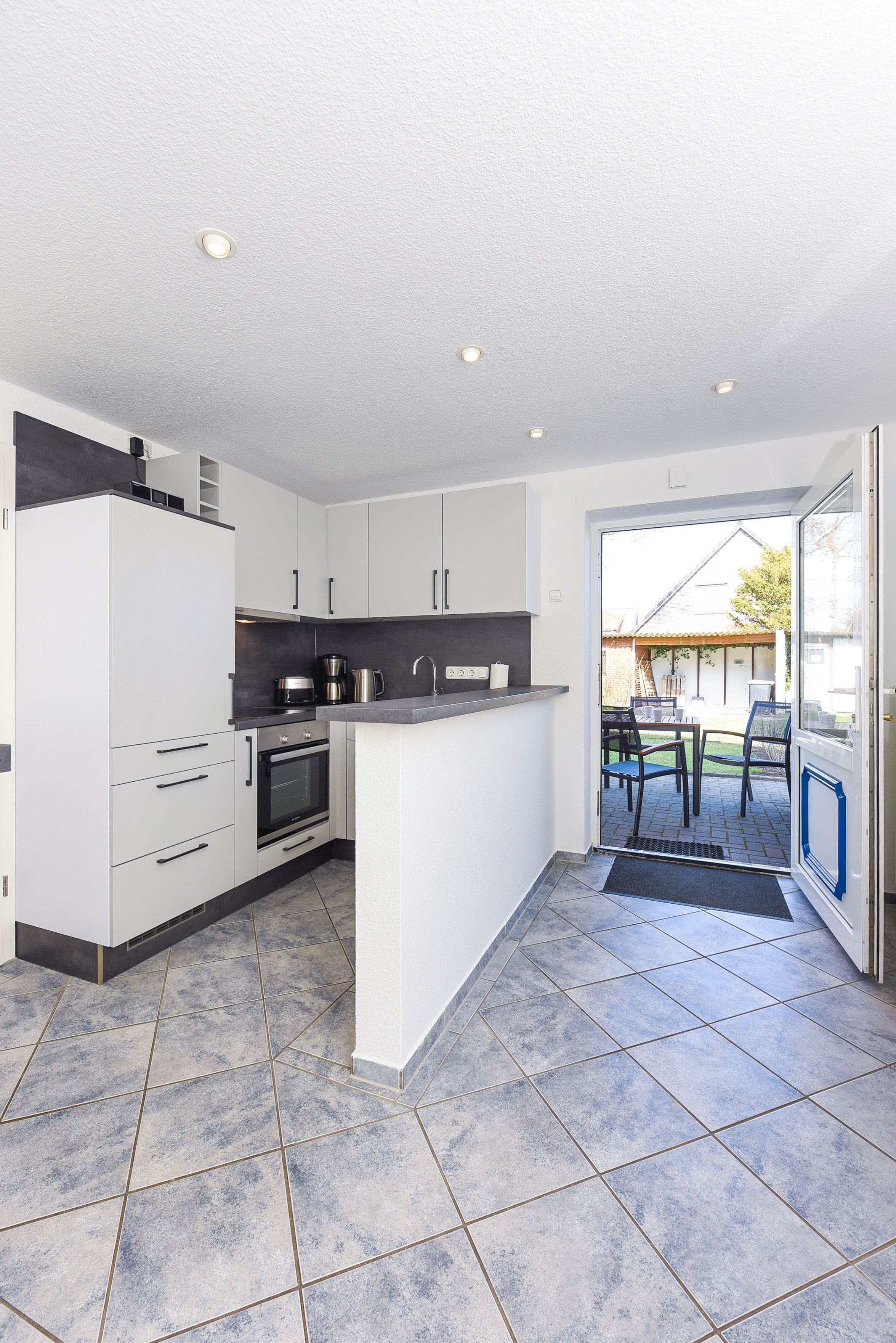 Frigorífico, horno, lavavajillas y cafetera o tetera