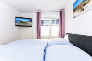 1 bedroom, travel cot, WiFi