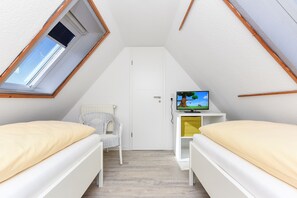 3 bedrooms, travel crib, WiFi