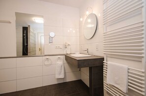 Unclassified image, 4 of 14, button - Doppelzimmer Exklusiv Ems - Hotel Lange, 14002 (Leer (Ostfriesland))