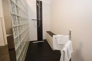 Unclassified image, 5 of 14, button - Doppelzimmer Exklusiv Ems - Hotel Lange, 14002 (Leer (Ostfriesland))