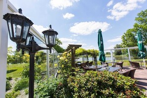 Unclassified image, 2 of 14, button