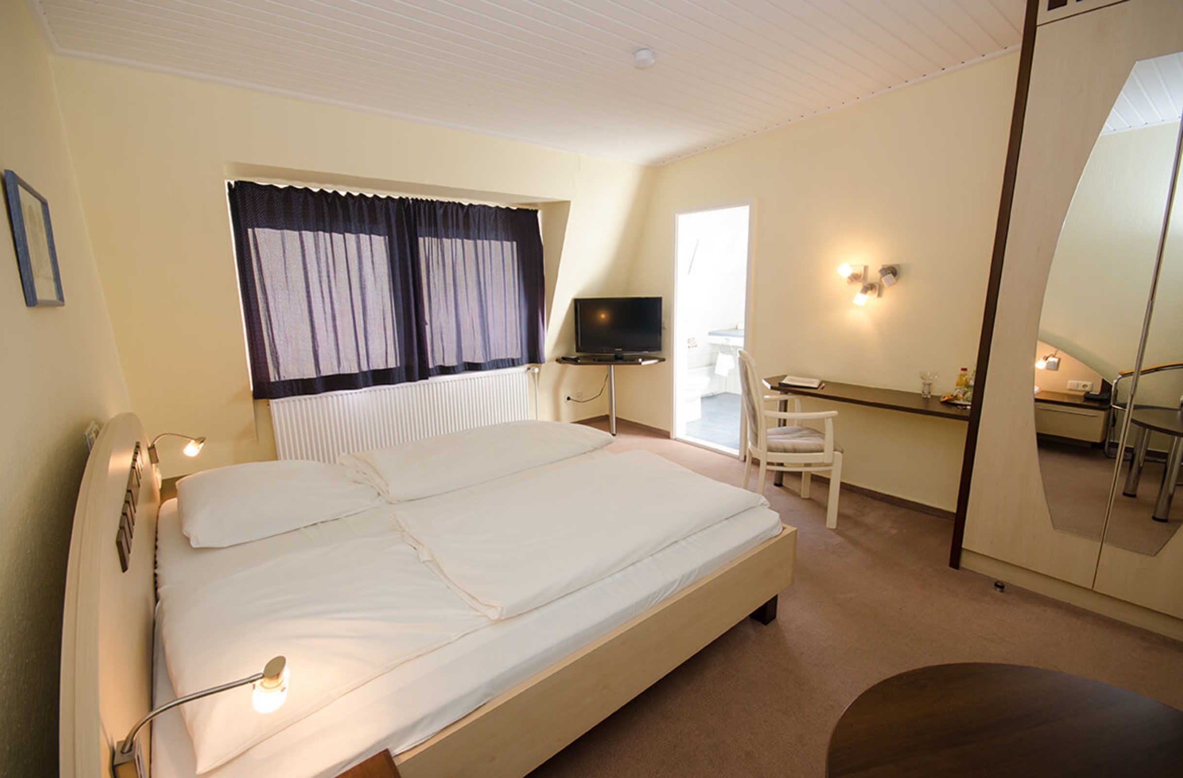 1 sovrum, skrivbord, wi-fi och sängkläder