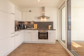 Fridge, dishwasher, coffee/tea maker, electric kettle