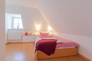 2 bedrooms, travel cot, WiFi