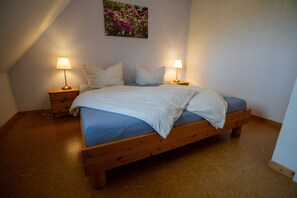 2 bedrooms, travel cot, WiFi