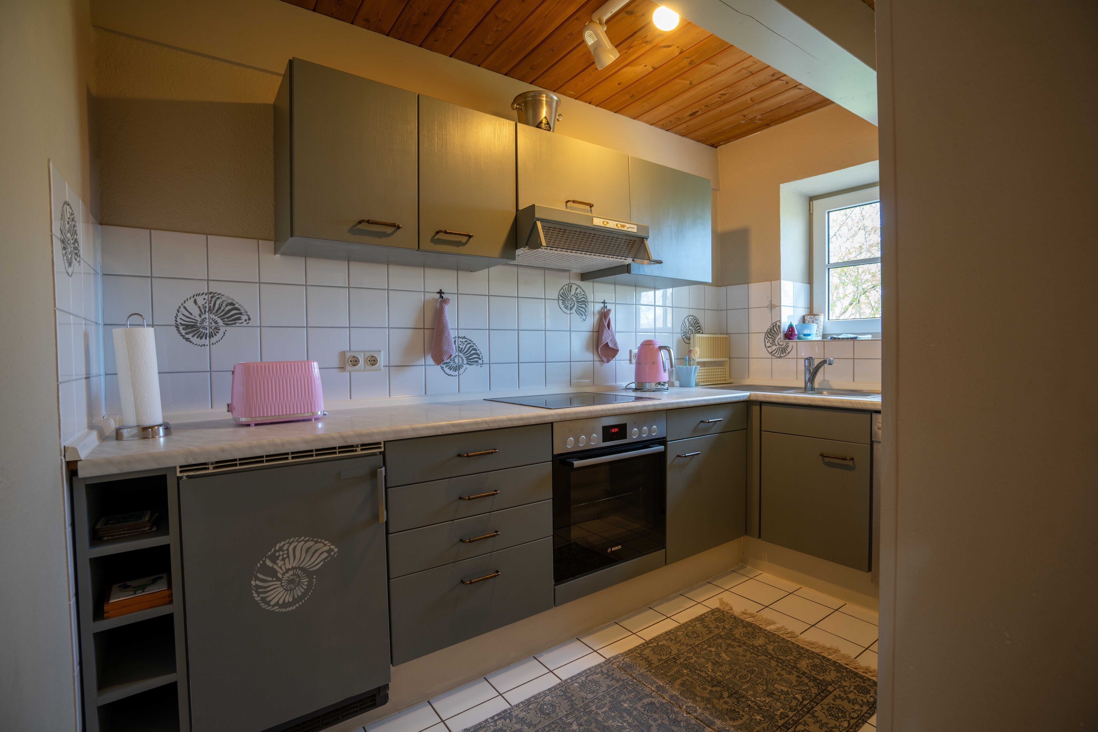 Fridge, oven, dishwasher, highchair