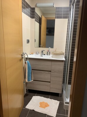 Bathtub, hair dryer, towels, soap - A 200 m Playa Gran Terraza con Vistas (Baiona)