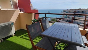 Outdoor dining - Top floor apartment in Sète for 6 people (Sète)