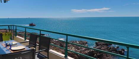 تناول الطعام بالخارج