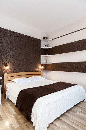 2 bedrooms, iron/ironing board, free WiFi, bed sheets