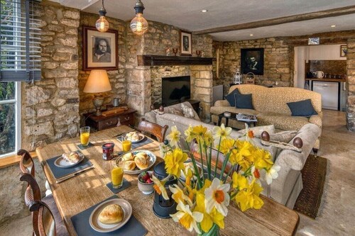 The Little Window, Classic Cotswolds Cottage