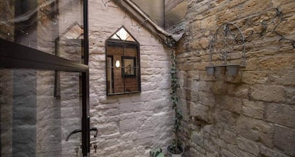 The Little Window, Classic Cotswolds Cottage