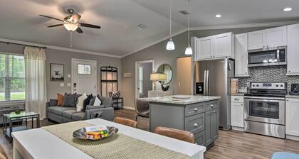 Serene Live Oak Home w/ Fire Pit by River + SOSMP!