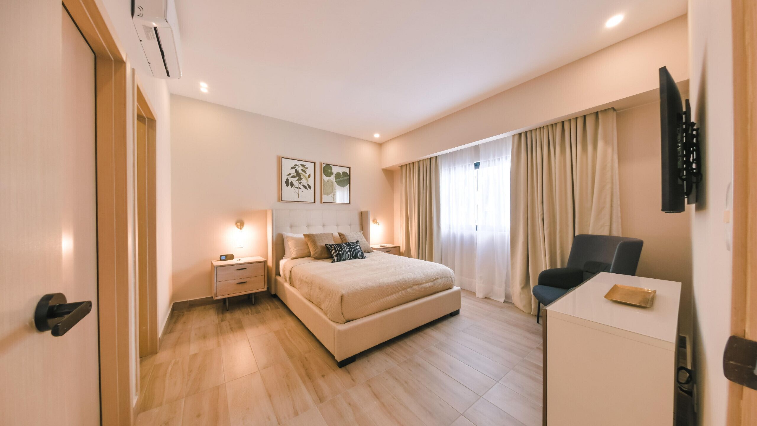 1 chambre, coffres-forts dans les chambres, fer et planche à repasser