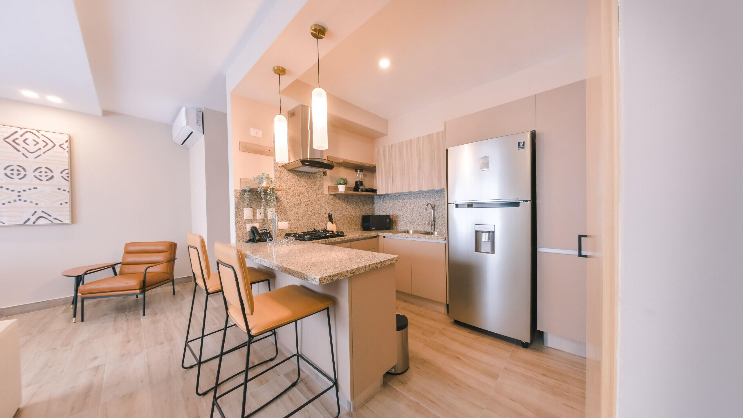 Réfrigérateur, micro-ondes, four, lave-vaisselle