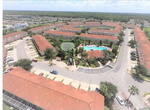 7 miles from Disney world