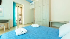 4 bedrooms, desk, iron/ironing board, free WiFi