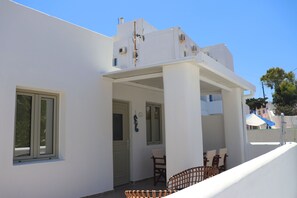 Exterior - Stunning 1-bed Apartment in Karterádos (Santorini)