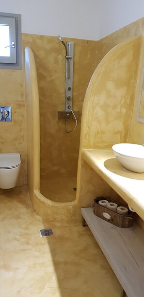 Apartment | Badezimmer | Dusche, Haartrockner, Handtücher