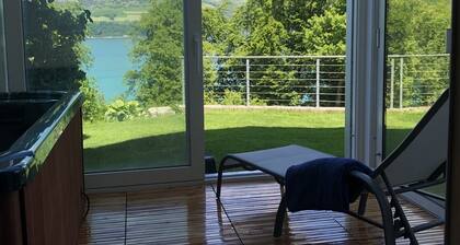 Vacation apartment on Lake Thun - magnificent views of the lake and mountains