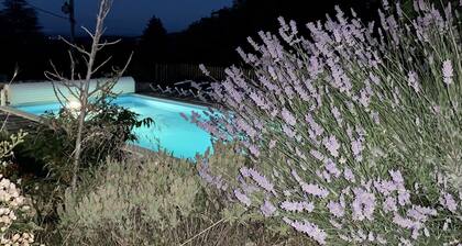 LE VIALLON - GITE LA GRENOUILLE - 50MÂČ - TERRASSE DONNANT SUR PISCINE CHAUFFĂE