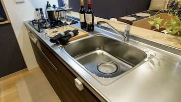 Basic House | Private kitchen | Fridge, microwave, electric kettle, rice cooker