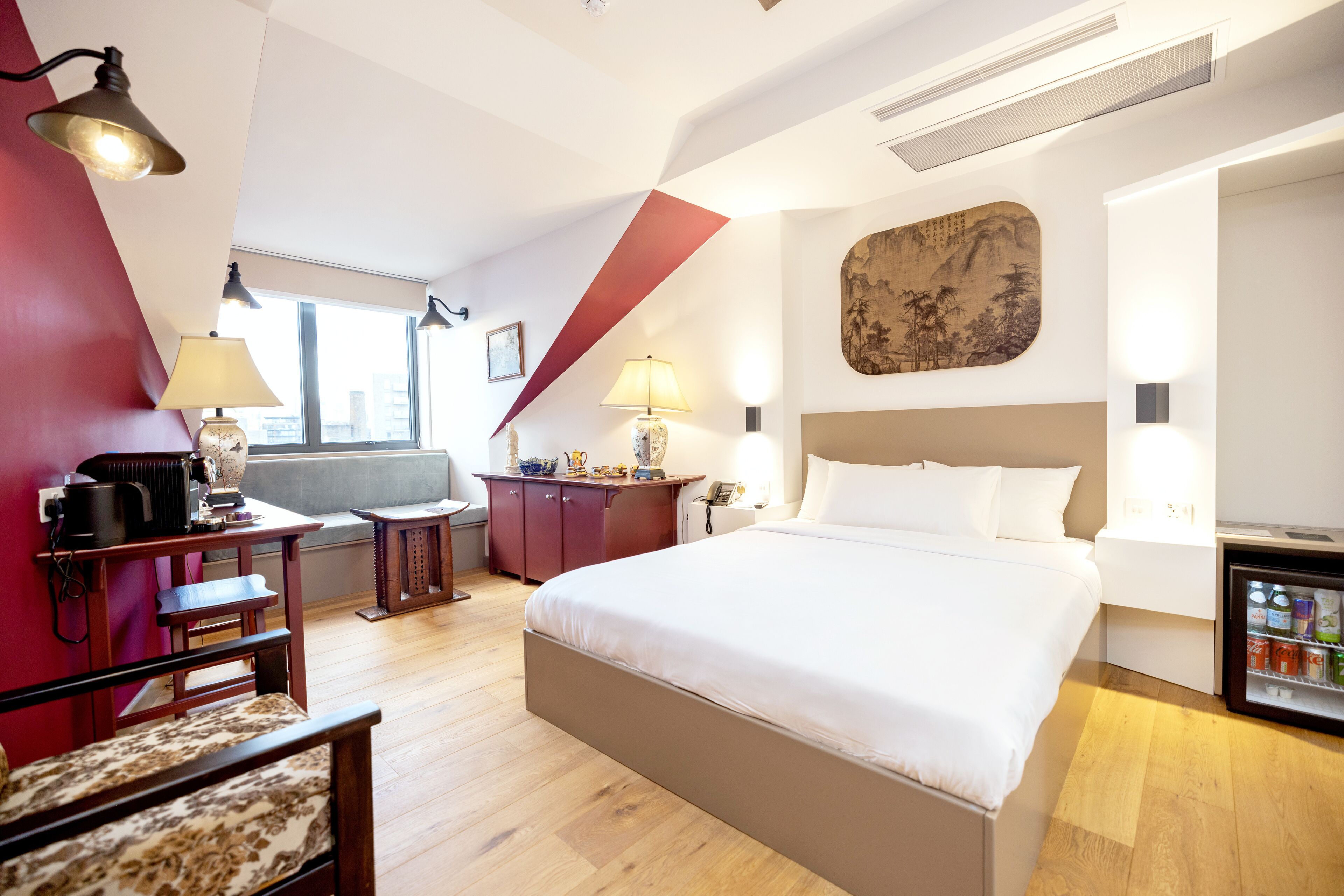 Deluxe King Room | 高档床上用品、羽绒被、记忆海绵床垫、迷你吧