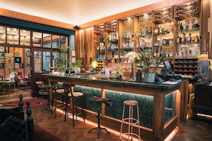 2 bar/lounge