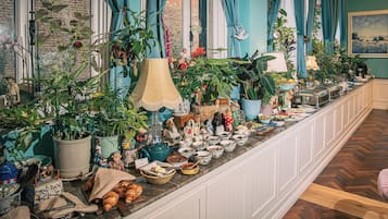 Colazione a buffet, servita tutte le mattine (20 GBP a persona)