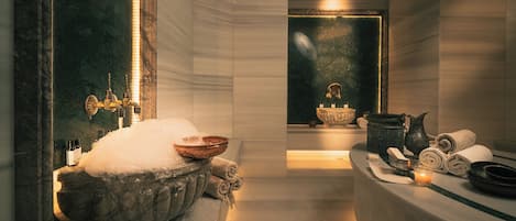 Tiefengewebe-Massagen, klassische Massagen, Sportmassagen