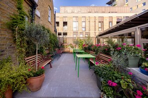Rooftop terrace - Limehouse Library Hotel (London)