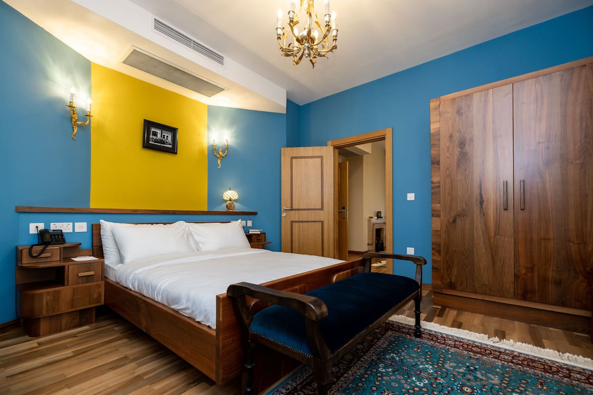Deluxe Suite | 1 bedroom, premium bedding, down comforters, memory foam beds
