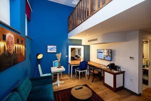 Duplex | Living area | 40-inch Smart TV with satellite channels, TV, pay movies - Limehouse Library Hotel (London)