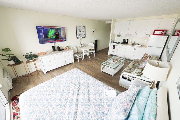 Iron/ironing board, travel cot, free WiFi, bed sheets