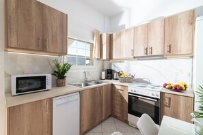 Fridge, microwave, oven, stovetop - Family friendly holiday home  (Neo Kalamaki)