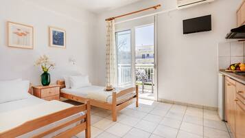 Economy Double or Twin Room | Hypo-allergenic bedding, free WiFi, bed sheets