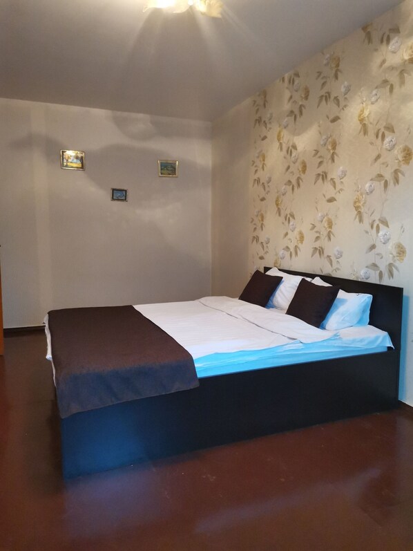 Condo económico | 1 habitación, tabla de planchar con plancha y wifi gratis 