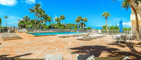 حمّام سباحة مُدفَّأ