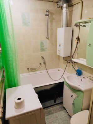 Economy Condo | Bathroom