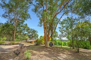 Property grounds - Country accommodation handy to town. Stunning rural views overlooking pool. (North Deep Creek)
