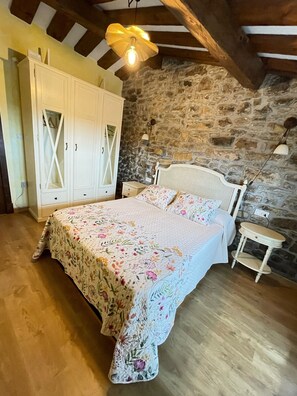 3 chambres, fer et planche à repasser, lit parapluie, Wi-Fi gratuit