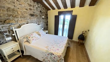 3 bedrooms, iron/ironing board, travel cot, free WiFi