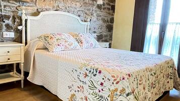 3 bedrooms, iron/ironing board, travel crib, free WiFi