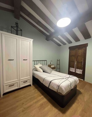 3 bedrooms, iron/ironing board, travel cot, free WiFi