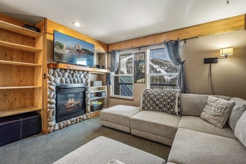 Ski in Ski out at Schweitzer Mountain Resort | Great Views | Cozy Condo